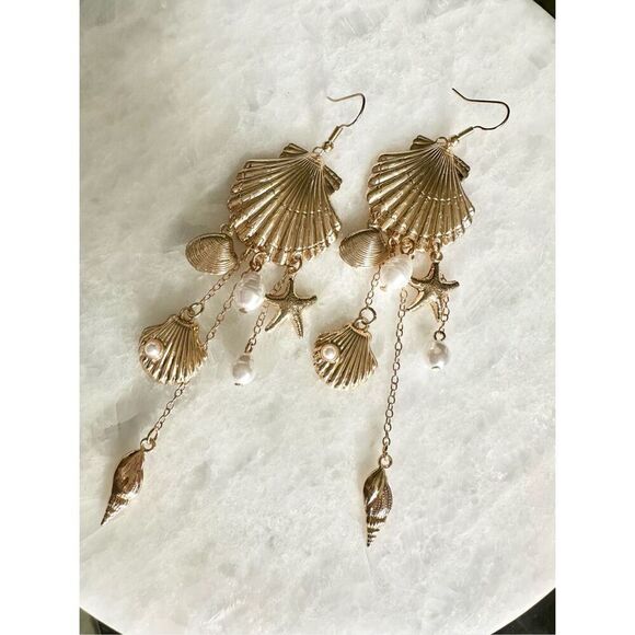 Gorgeous clamshell and seashell dangle earrings with faux pearl detail ￼ - Picture 7 of 7